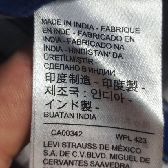 Levi's casual button down shirt men's size M blue white checkered long sleeve - Picture 8 of 12